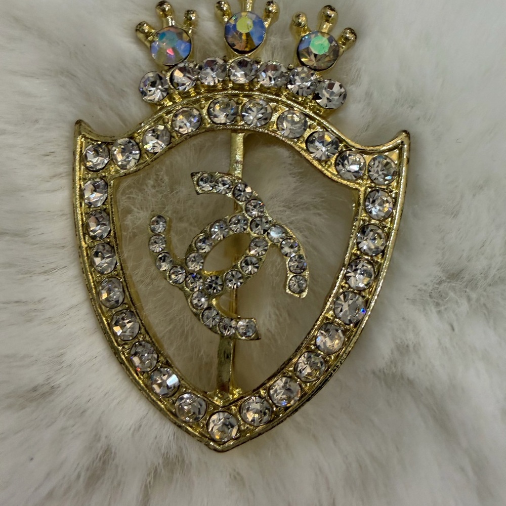 Gold Chanel CC Brooch with Logo Design
